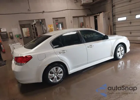 2010 Subaru Legacy 2.5I из США, поврежденный, VIN 4S3BMCA6XA3236012